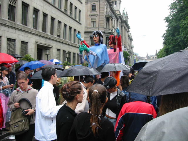 Momentanes Bild ist streetparade 2002//106-0628_IMG.JPG
Hier klicken wird folgendes anzeigen: 106-0629_IMG.JPG