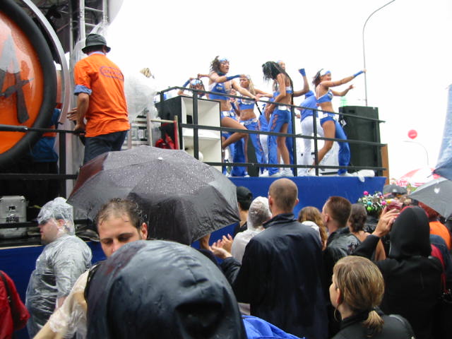Momentanes Bild ist streetparade 2002//106-0637_IMG.JPG
Hier klicken wird folgendes anzeigen: 106-0638_IMG.JPG