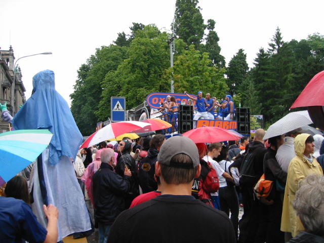 Momentanes Bild ist streetparade 2002/106-0639_IMG.JPG
Hier klicken wird folgendes anzeigen: 106-0640_IMG.JPG