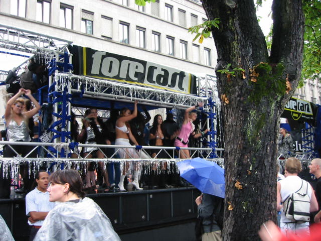 Momentanes Bild ist streetparade 2002/106-0686_IMG.JPG
Hier klicken wird folgendes anzeigen: 106-0687_IMG.JPG