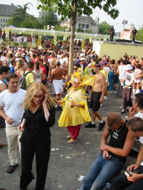 Momentanes Bild ist streetparade 2003/109-0912_IMG.JPG
Hier klicken wird folgendes anzeigen: 109-0913_IMG.JPG